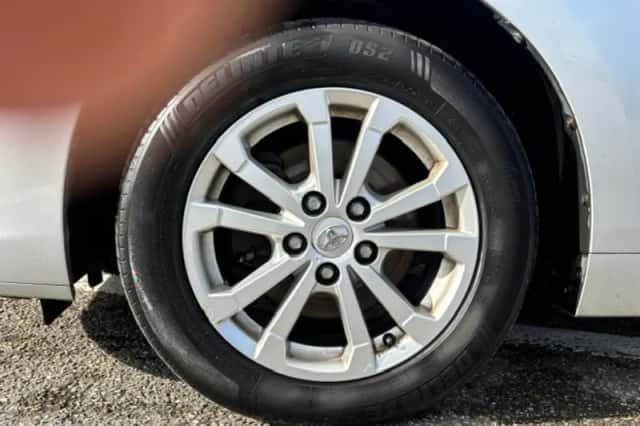 Toyota Verso (2011) thumbnail 4