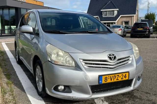 Toyota Verso (2011) thumbnail 6