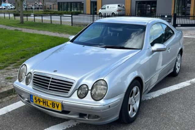 Mercedes-Benz CLK-Klasse (2001) thumbnail 1