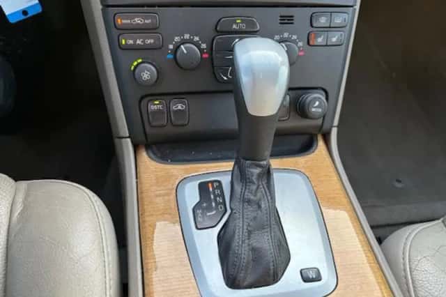 Volvo XC90 (2003) thumbnail 4