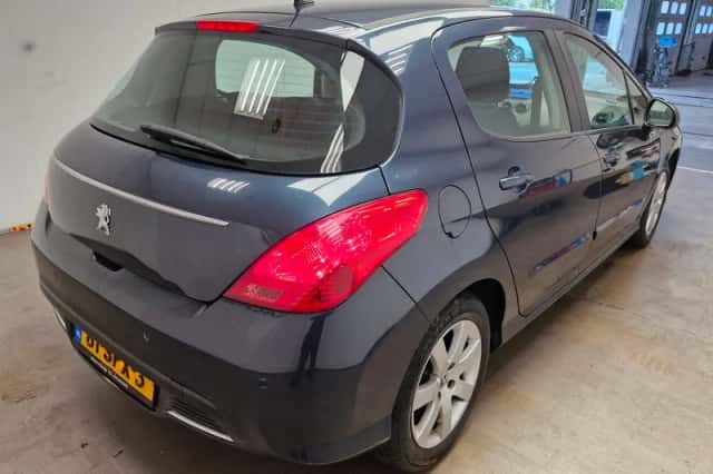 Peugeot 308 (2011) thumbnail 5