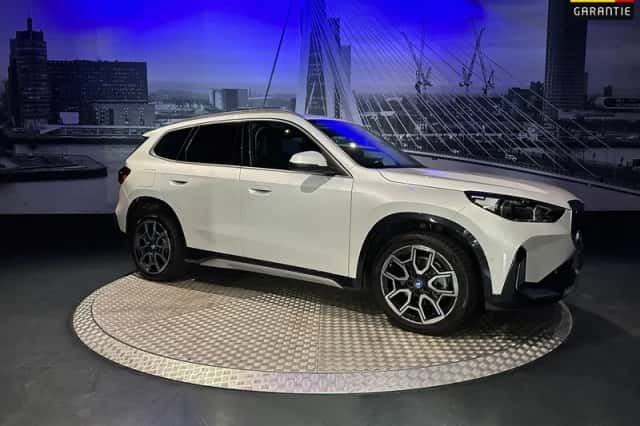 BMW iX1 (2024) thumbnail 1