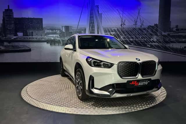 BMW iX1 (2024) thumbnail 4
