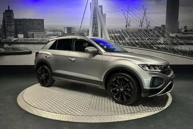 Volkswagen T-Roc (2022) thumbnail 3