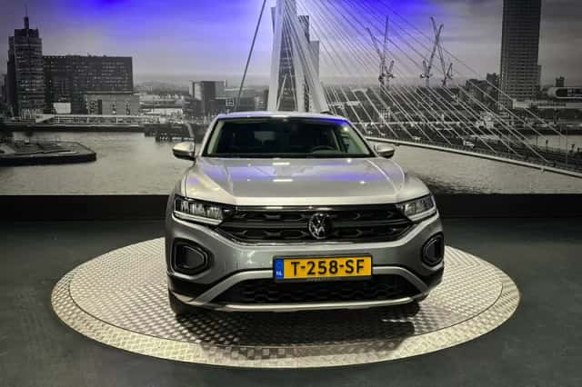 Volkswagen T-Roc (2022) thumbnail 5