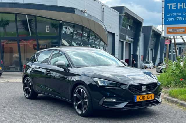 SEAT Leon (2023) thumbnail 1