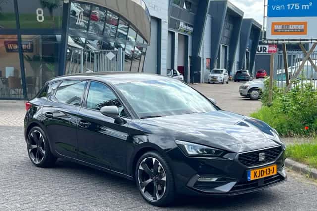 SEAT Leon (2023) thumbnail 2