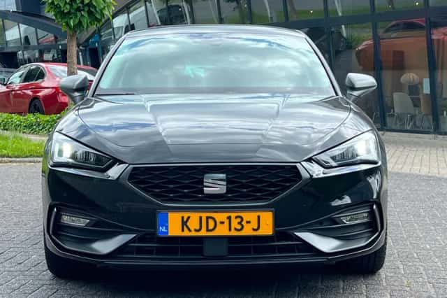 SEAT Leon (2023) thumbnail 3