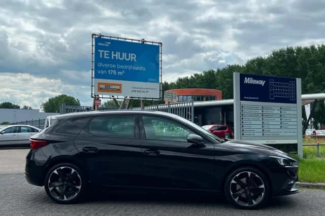 SEAT Leon (2023) thumbnail 4