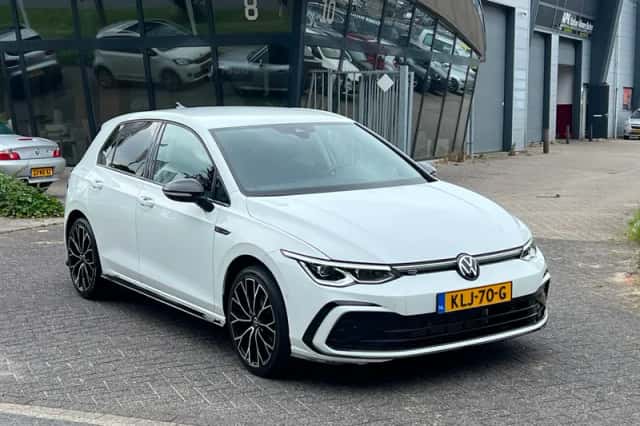Volkswagen Golf (2022) thumbnail 2