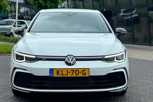Volkswagen Golf (2022) thumbnail 3