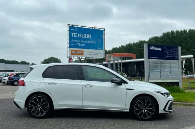 Volkswagen Golf (2022) thumbnail 4