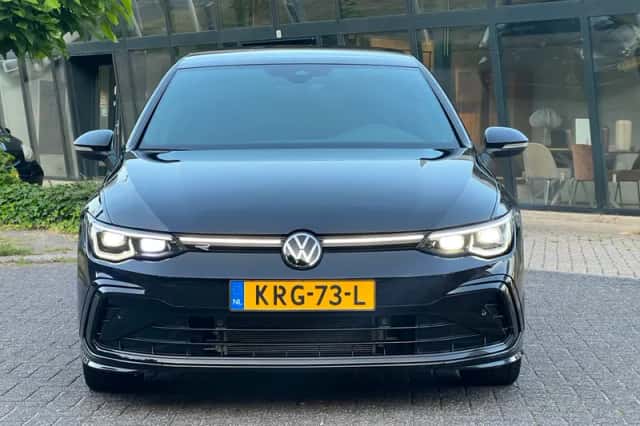 Volkswagen Golf (2024) thumbnail 3