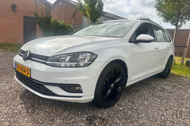 Volkswagen Golf (2018) thumbnail 1