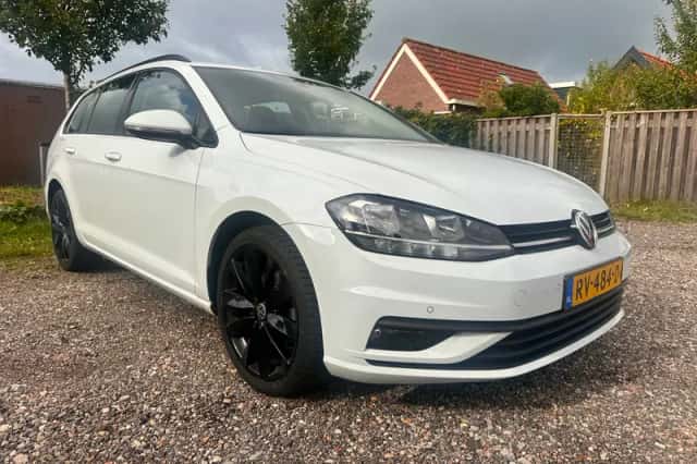 Volkswagen Golf (2018) thumbnail 3