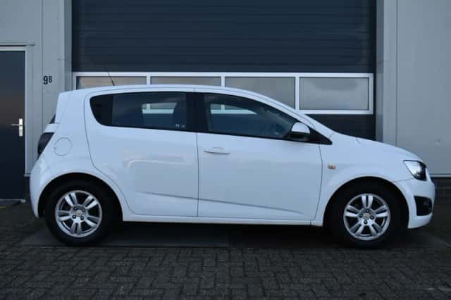 Chevrolet Aveo (2012) thumbnail 6