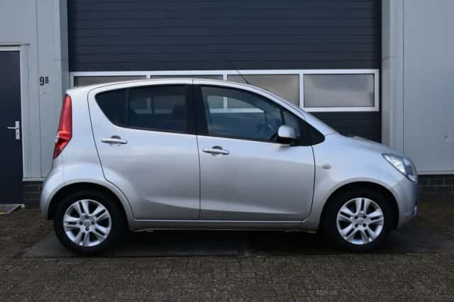 Opel Agila (2012) thumbnail 6