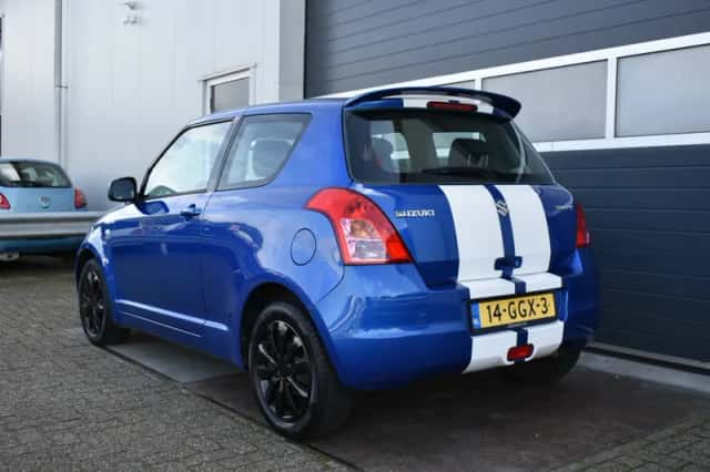 Suzuki Swift (2008) thumbnail 3