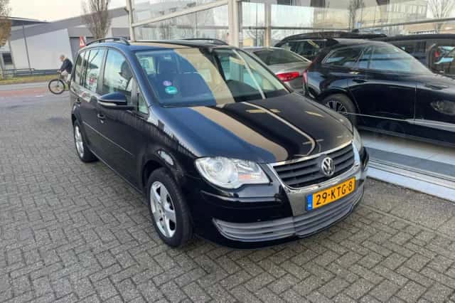 Volkswagen Touran (2010) thumbnail 3
