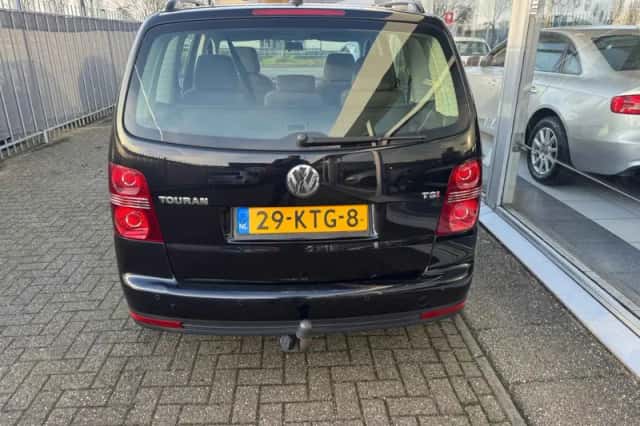 Volkswagen Touran (2010) thumbnail 5