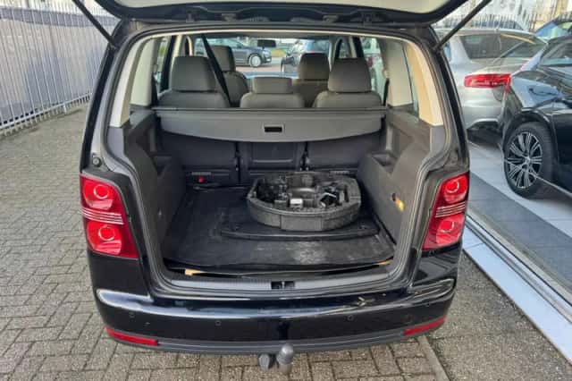 Volkswagen Touran (2010) thumbnail 6