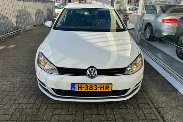 Volkswagen Golf (2014) thumbnail 2
