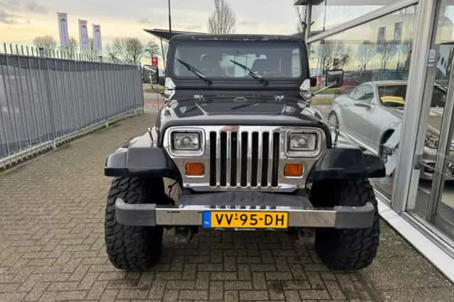 Jeep Wrangler (1993) thumbnail 2