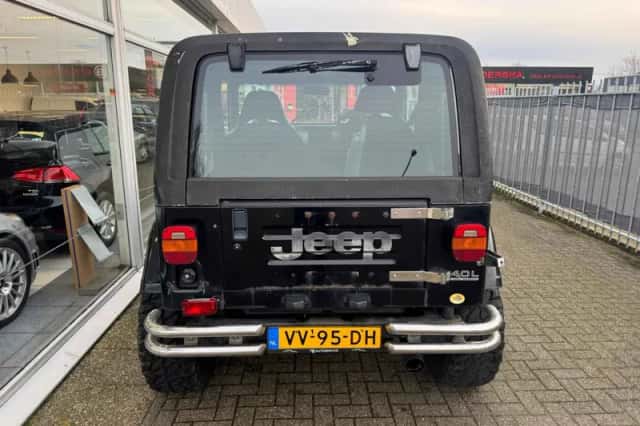 Jeep Wrangler (1993) thumbnail 5