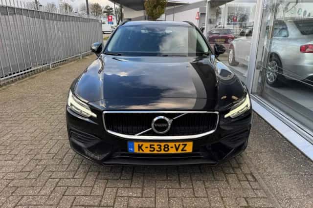 Volvo V60 (2021) thumbnail 2