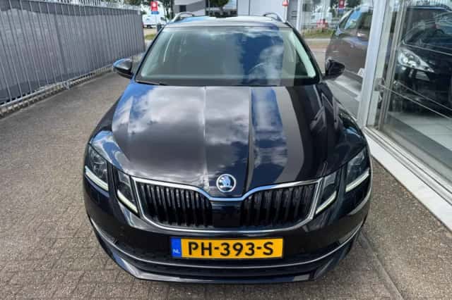 Škoda Octavia (2017) thumbnail 2