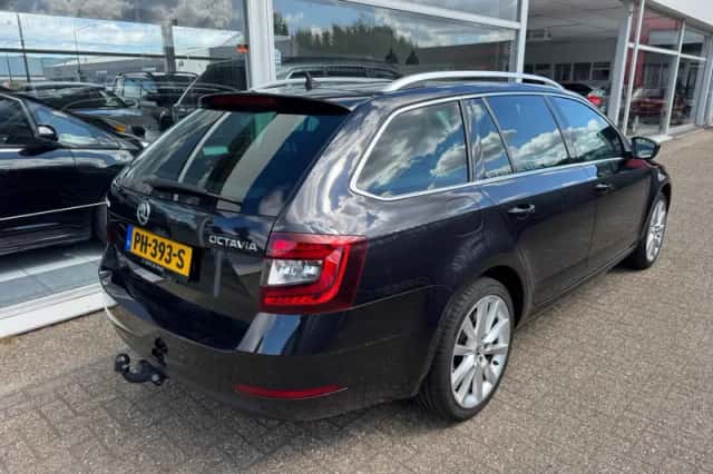 Škoda Octavia (2017) thumbnail 4