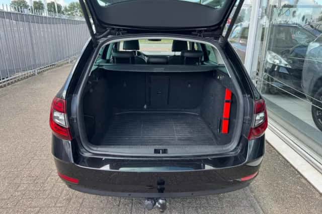Škoda Octavia (2017) thumbnail 6