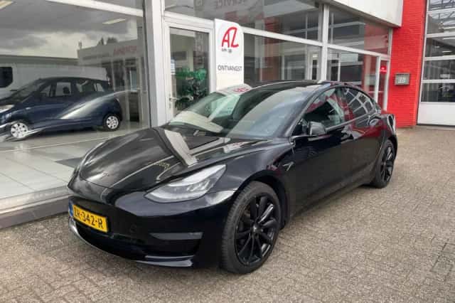 Tesla Model 3 (2019) thumbnail 1