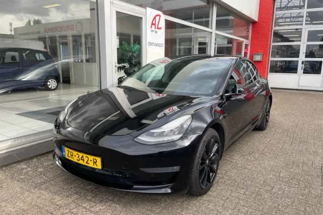 Tesla Model 3 (2019) thumbnail 4