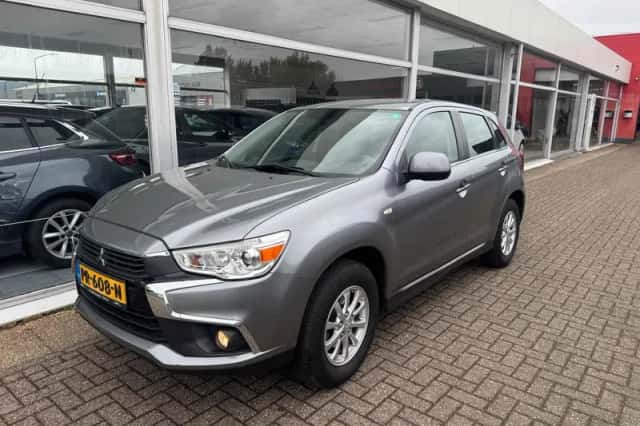 Mitsubishi ASX (2017) thumbnail 1