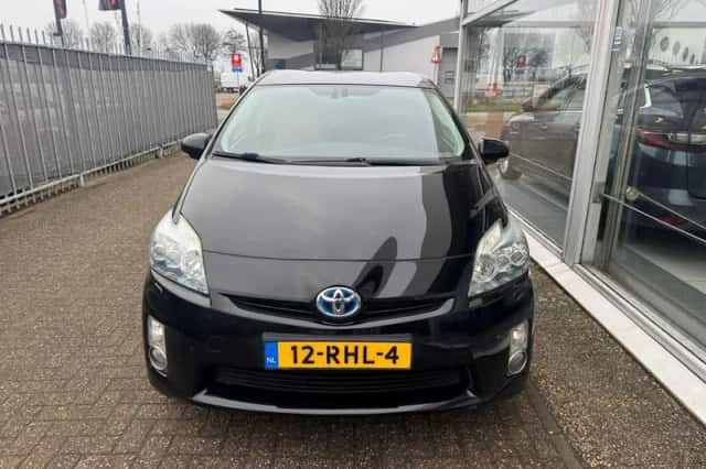 Toyota Prius (2011) thumbnail 2