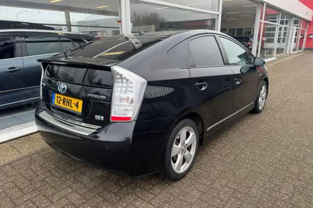 Toyota Prius (2011) thumbnail 4