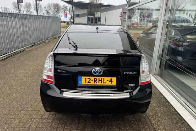 Toyota Prius (2011) thumbnail 5
