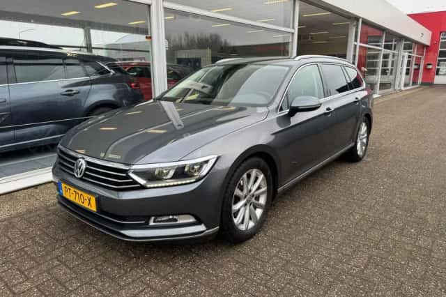 Volkswagen Passat (2017) thumbnail 1