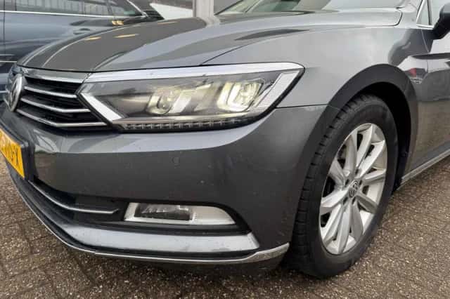 Volkswagen Passat (2017) thumbnail 3