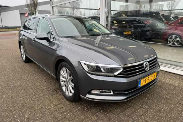 Volkswagen Passat (2017) thumbnail 4
