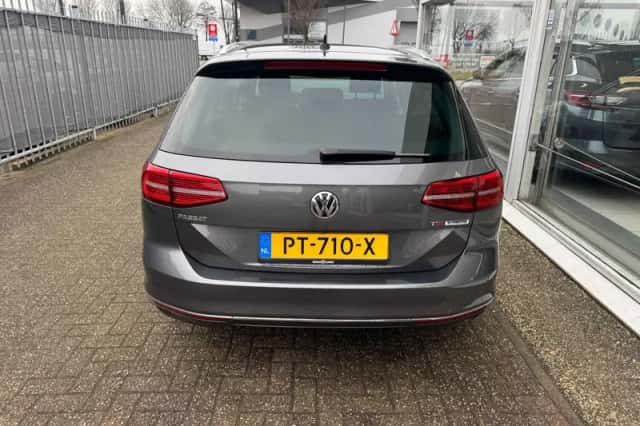Volkswagen Passat (2017) thumbnail 6