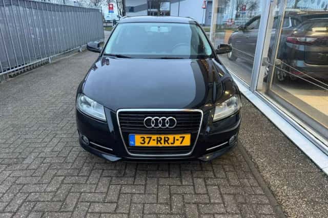Audi A3 (2010) thumbnail 2