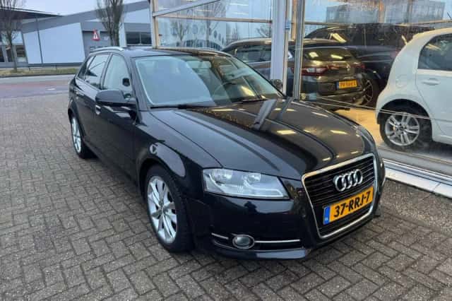 Audi A3 (2010) thumbnail 3