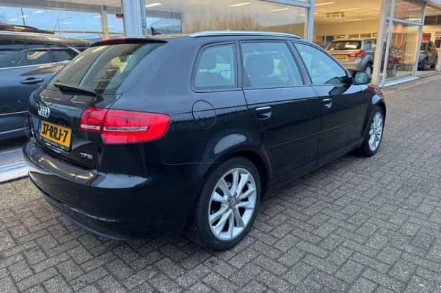 Audi A3 (2010) thumbnail 4