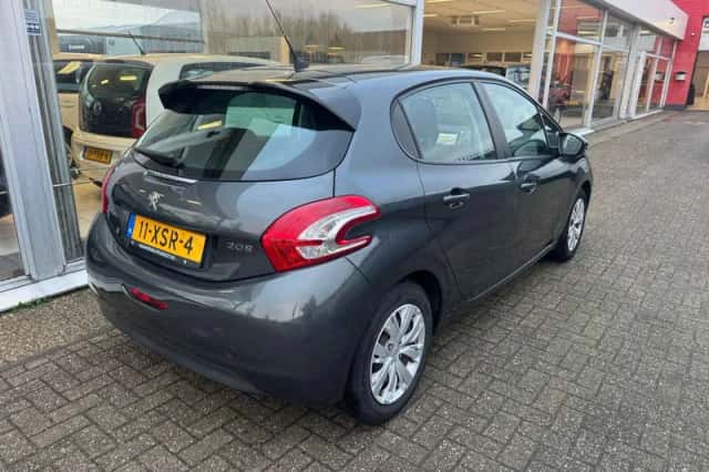 Peugeot 208 (2012) thumbnail 4