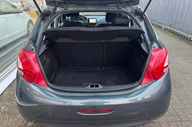 Peugeot 208 (2012) thumbnail 6