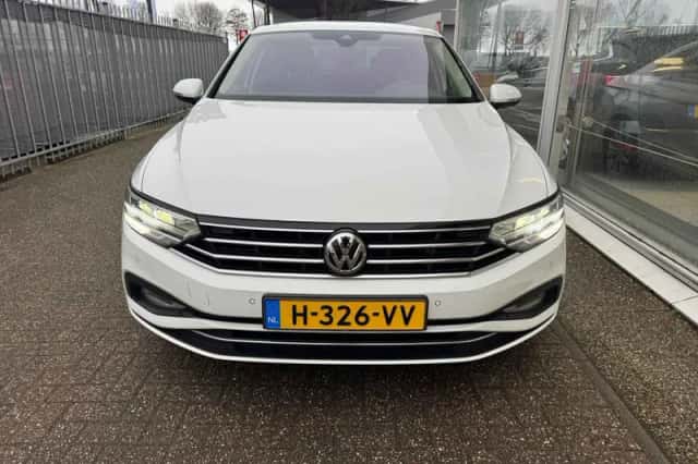 Volkswagen Passat (2020) thumbnail 2