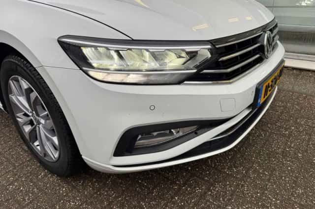 Volkswagen Passat (2020) thumbnail 4