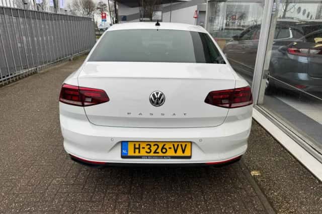 Volkswagen Passat (2020) thumbnail 6